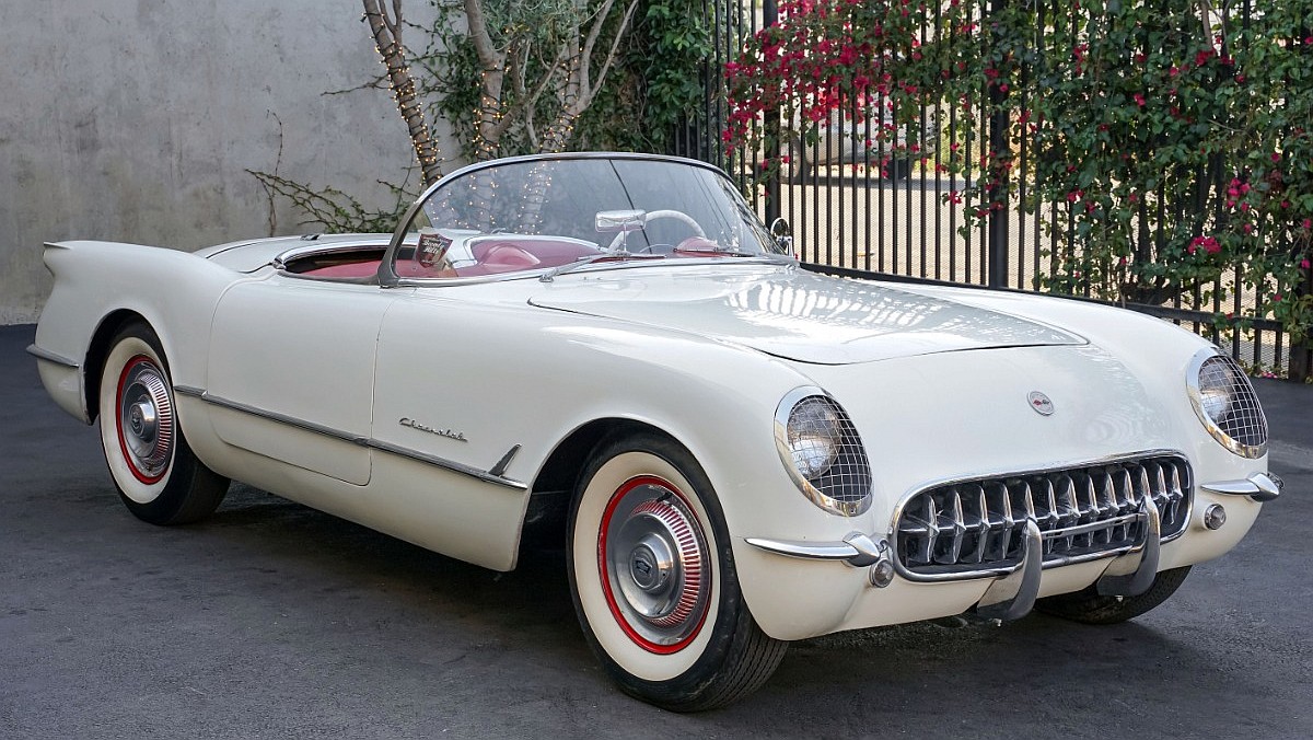 Click to Enlarge-Esc to Close Corvette Generations/C1/C1 1954 White Convertable.jpg